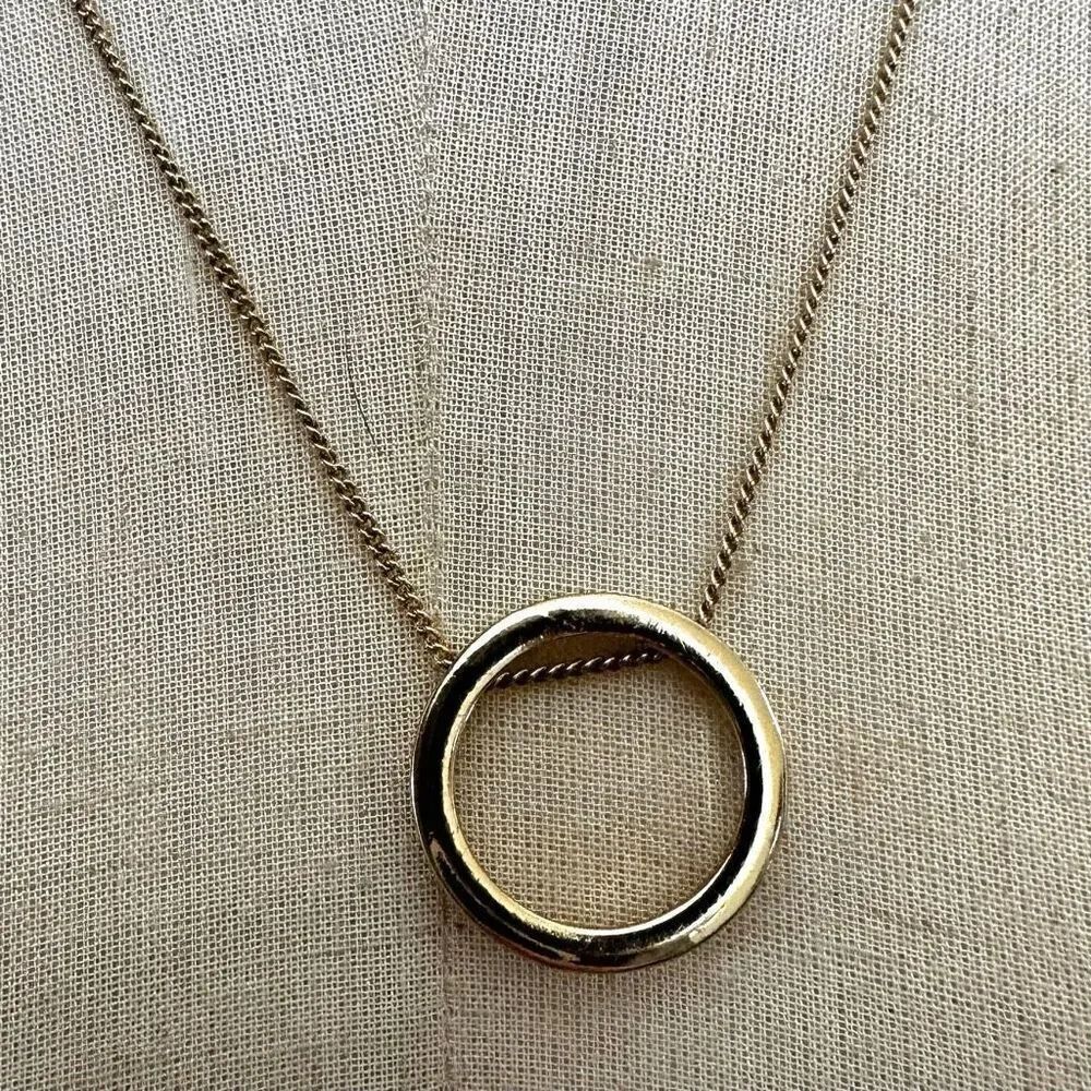 Gold tone circle pendant necklace